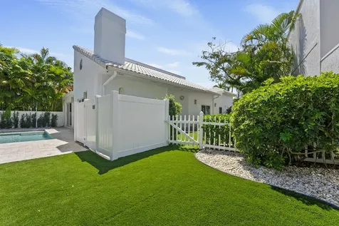 221 Pelican Way Delray Beach FL 33483