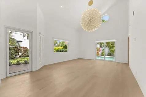221 Pelican Way Delray Beach FL 33483