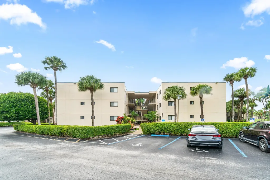 5370 Las Verdes Circle Delray Beach FL 33484
