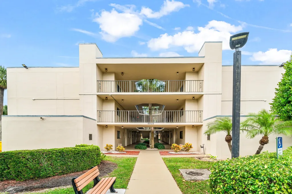 5370 Las Verdes Circle Delray Beach FL 33484
