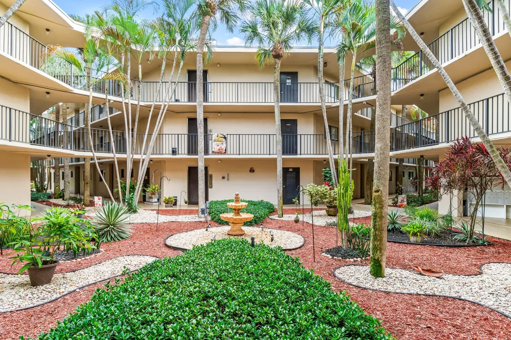 5370 Las Verdes Circle Delray Beach FL 33484
