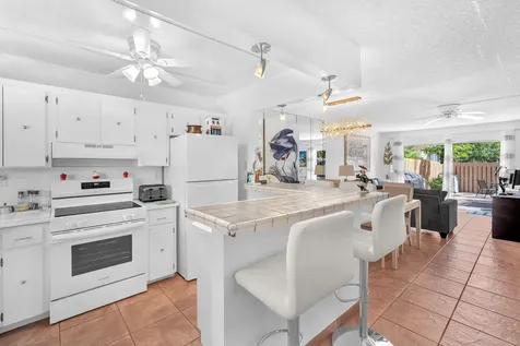 450 SE 7th Street Dania Beach FL 33004