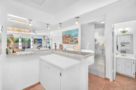 450 SE 7th Street Dania Beach FL 33004