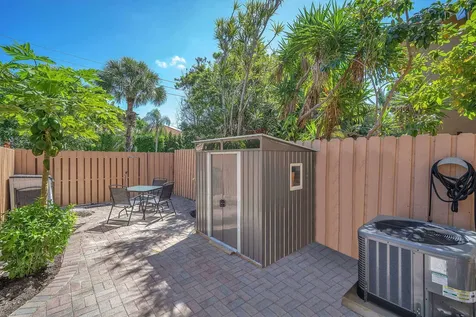 450 SE 7th Street Dania Beach FL 33004