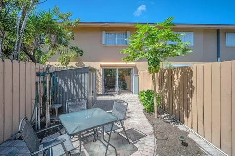 450 SE 7th Street Dania Beach FL 33004