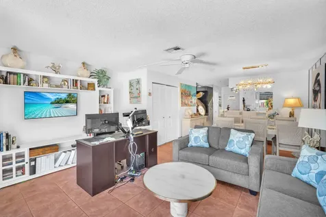 450 SE 7th Street Dania Beach FL 33004