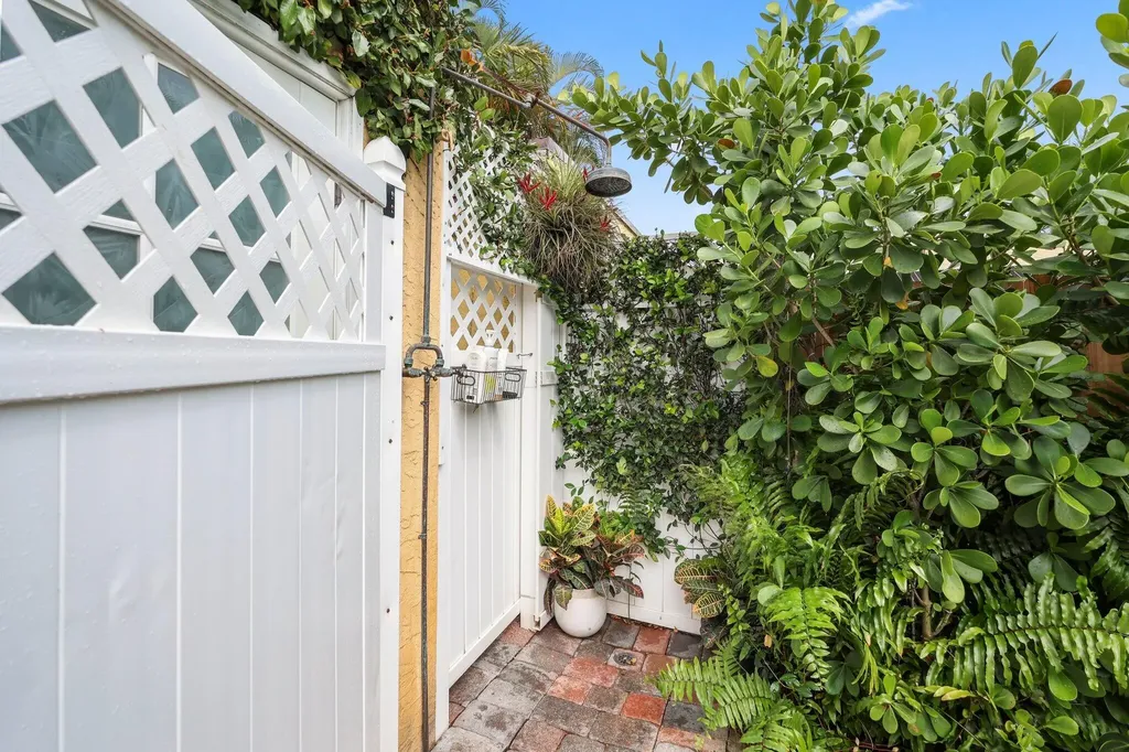 605 Sunset Road West Palm Beach FL 33401