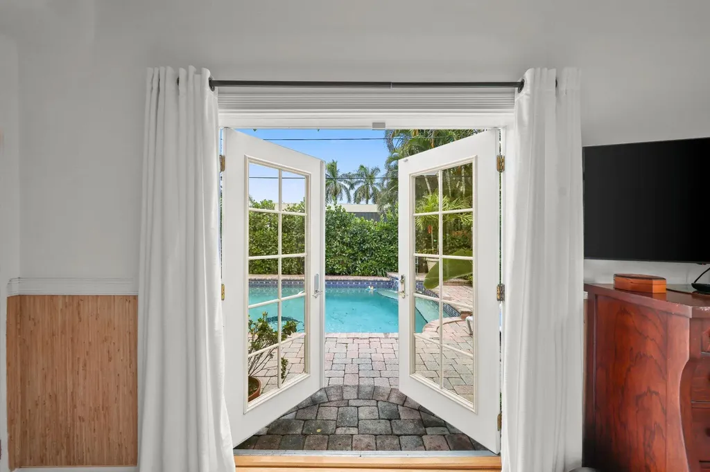 605 Sunset Road West Palm Beach FL 33401