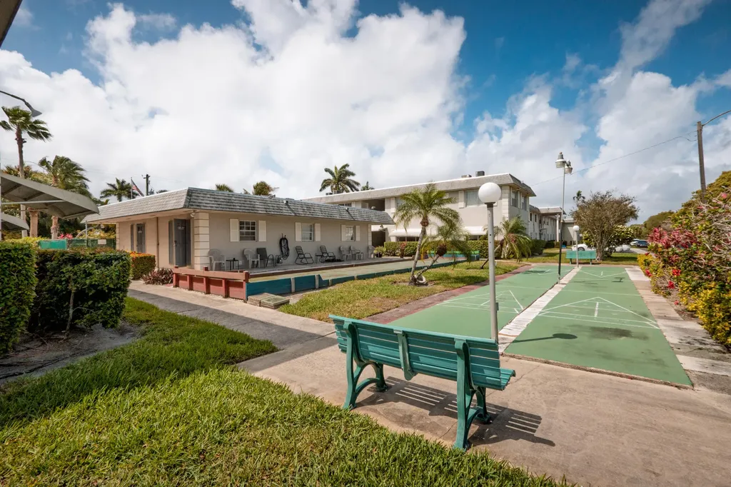 1520 Mckinley Street Hollywood FL 33020