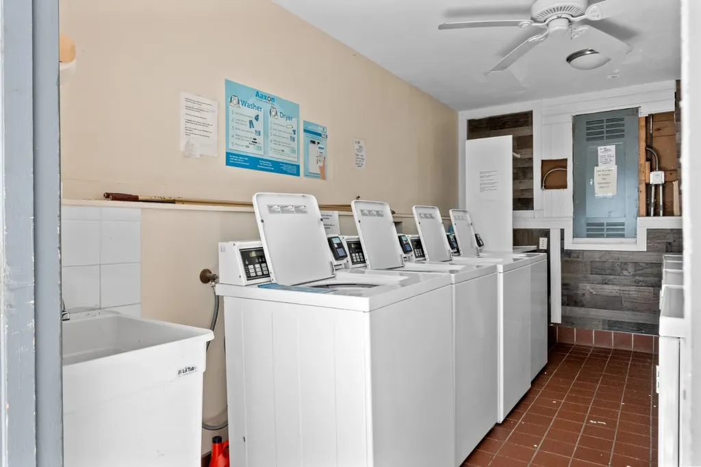 1520 Mckinley Street Hollywood FL 33020