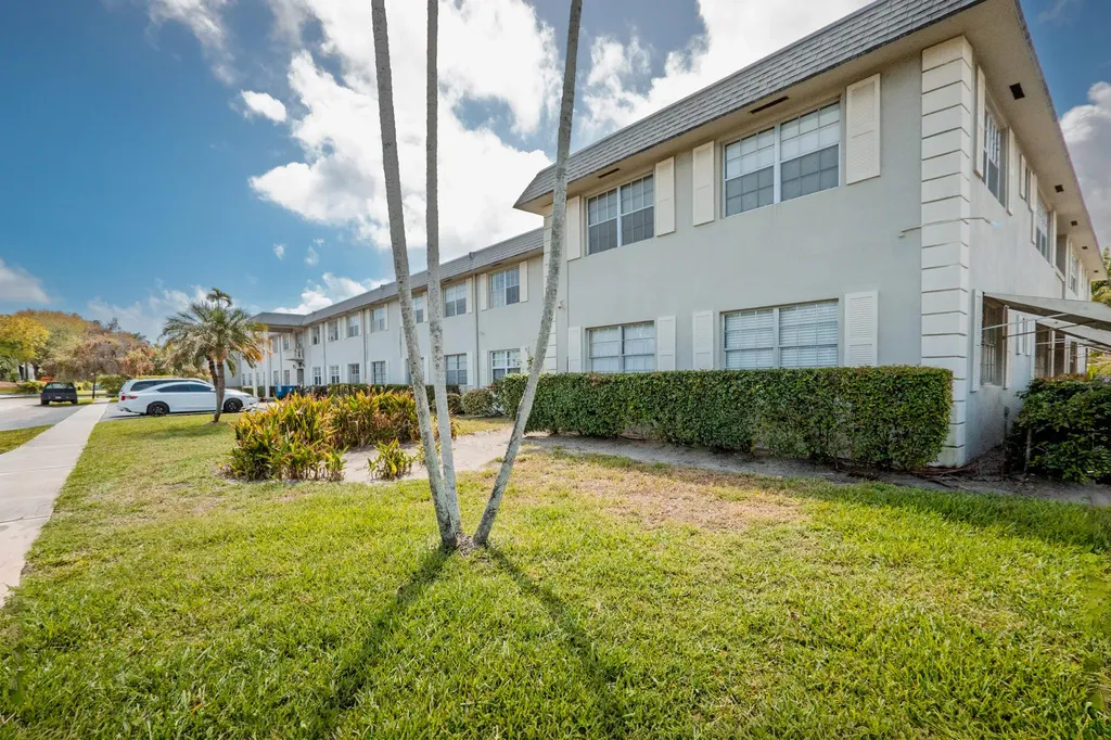 1520 Mckinley Street Hollywood FL 33020