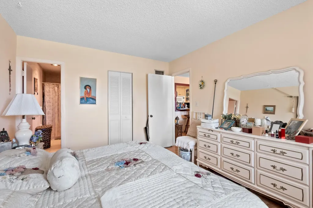 1520 Mckinley Street Hollywood FL 33020