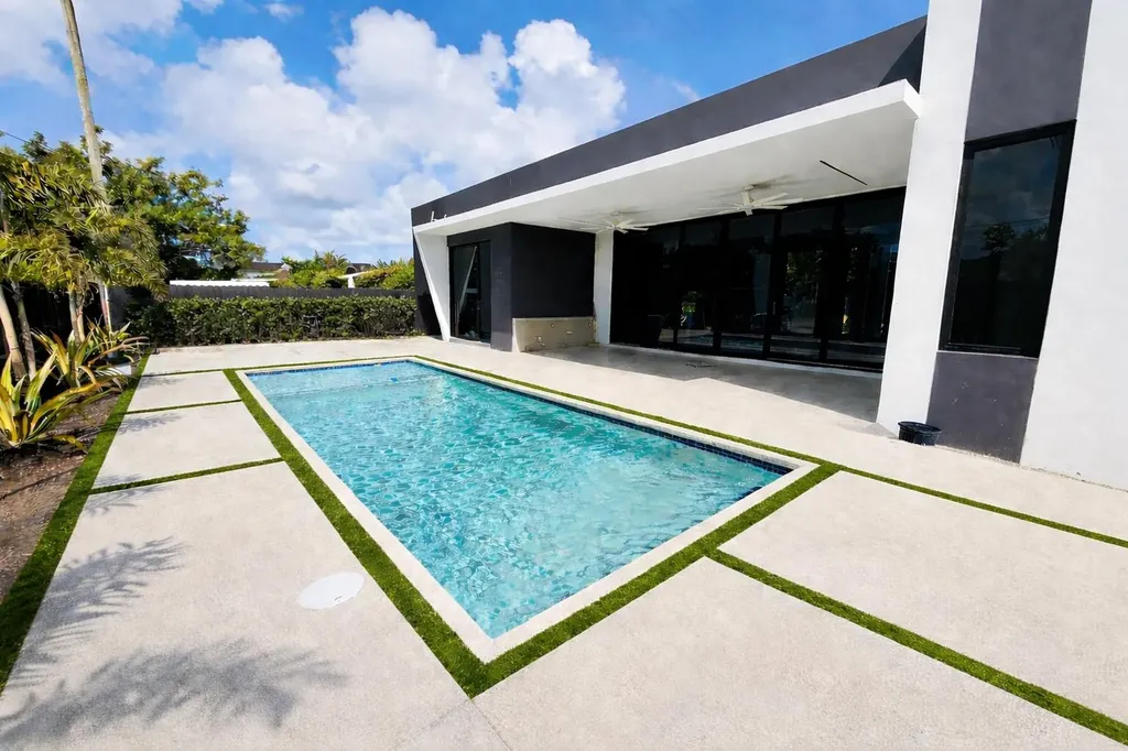 8966 SW 40th Terrace Miami FL 33165