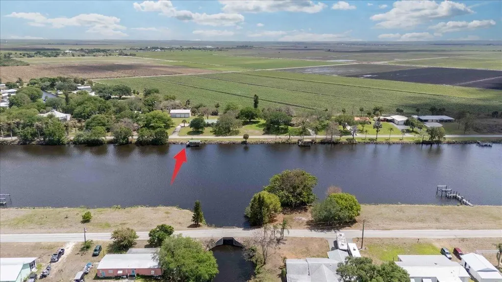2531 River Road Moore Haven FL 33471