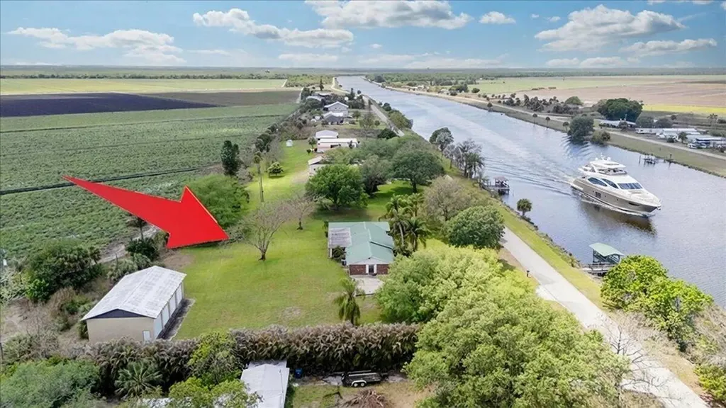 2531 River Road Moore Haven FL 33471