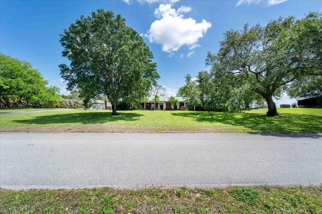 2531 River Road Moore Haven FL 33471