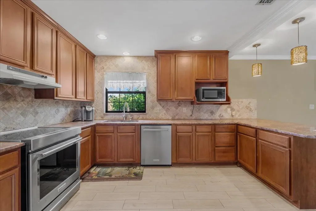 2531 River Road Moore Haven FL 33471