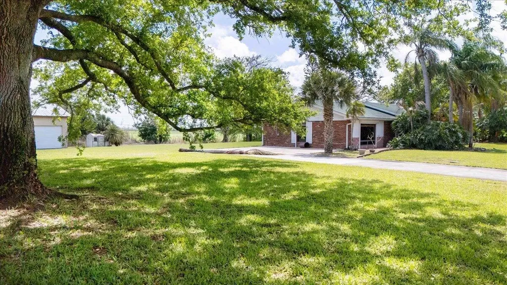 2531 River Road Moore Haven FL 33471