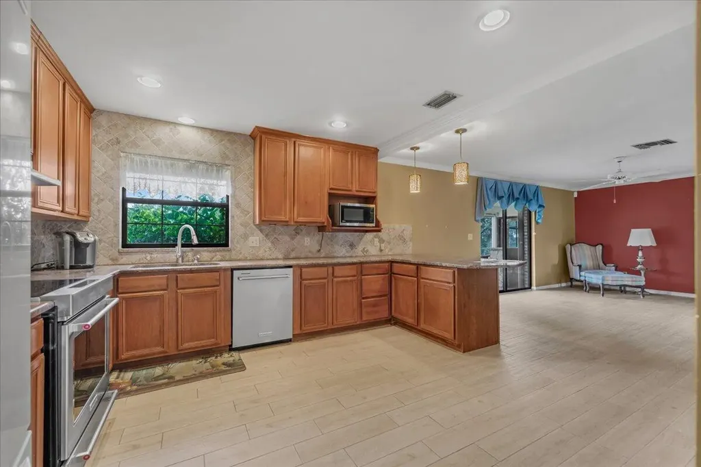 2531 River Road Moore Haven FL 33471