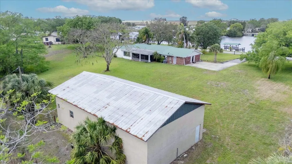 2531 River Road Moore Haven FL 33471