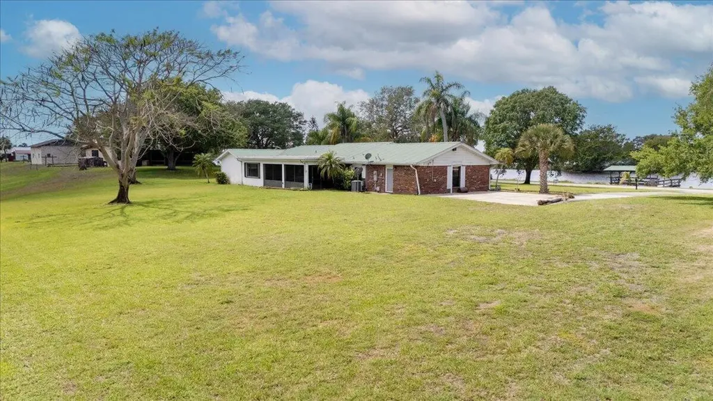 2531 River Road Moore Haven FL 33471
