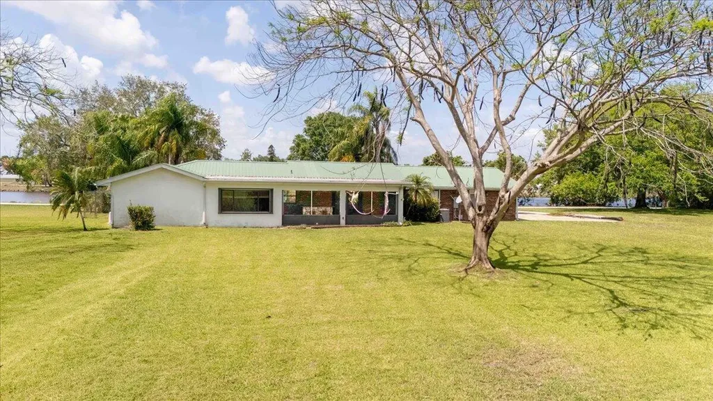 2531 River Road Moore Haven FL 33471