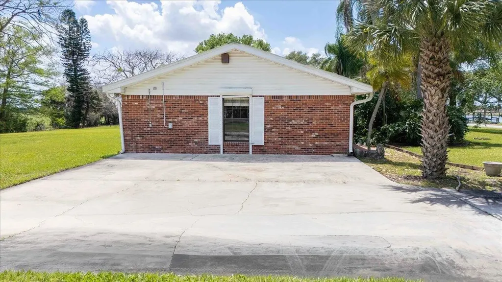 2531 River Road Moore Haven FL 33471