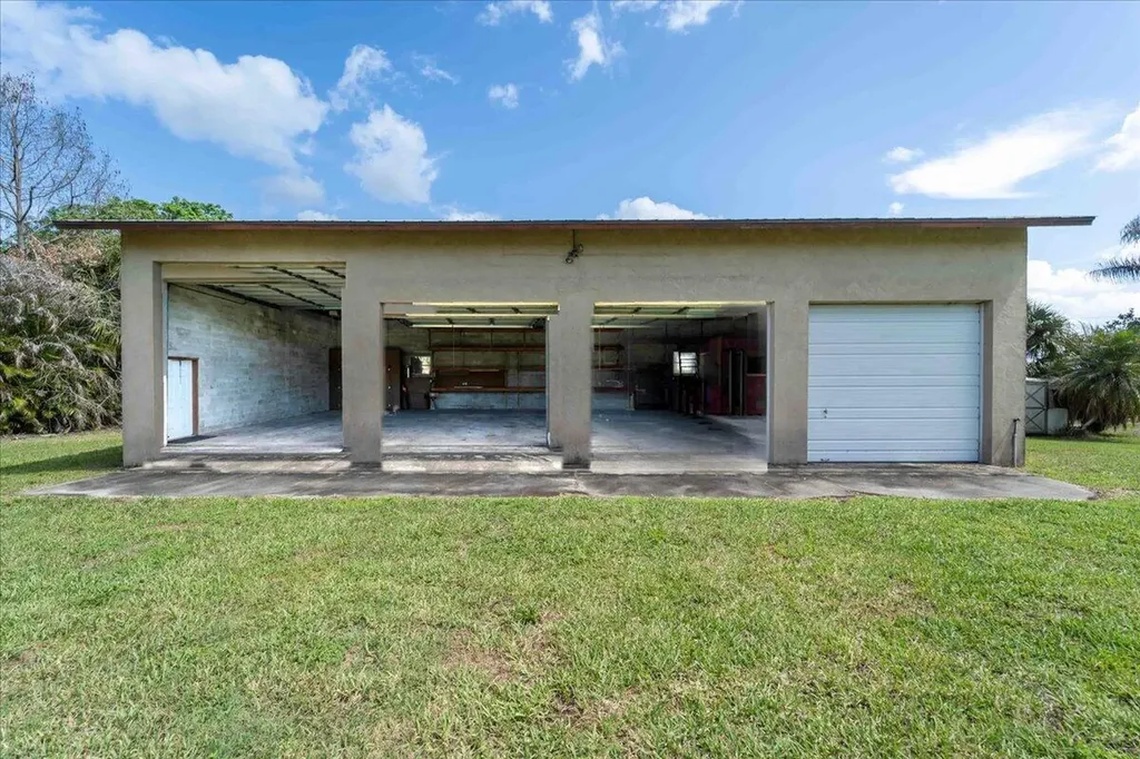 2531 River Road Moore Haven FL 33471