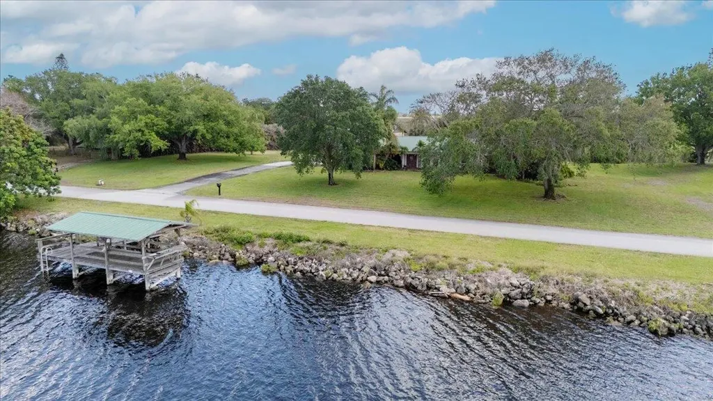 2531 River Road Moore Haven FL 33471