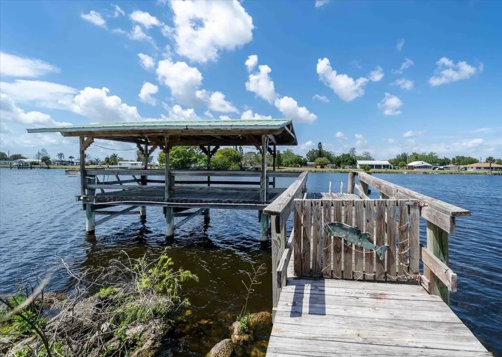 2531 River Road Moore Haven FL 33471