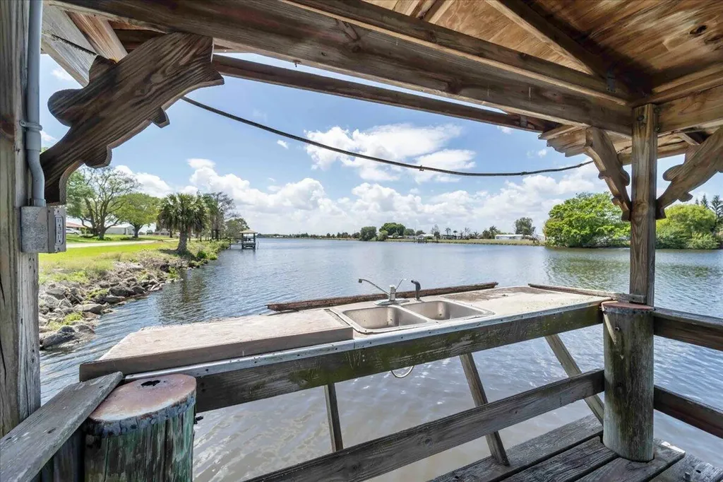 2531 River Road Moore Haven FL 33471