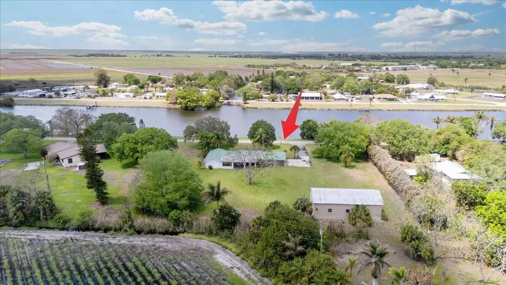 2531 River Road Moore Haven FL 33471