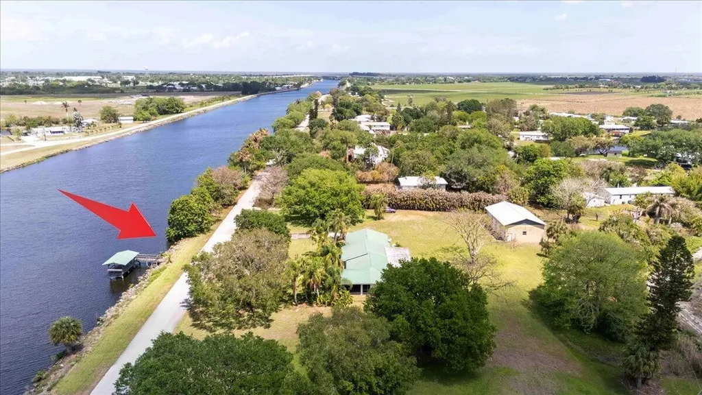 2531 River Road Moore Haven FL 33471