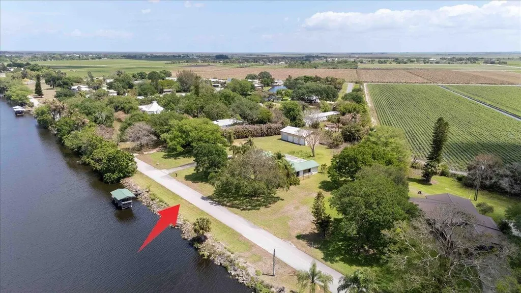 2531 River Road Moore Haven FL 33471