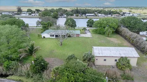 2531 River Road Moore Haven FL 33471