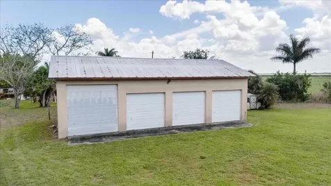 2531 River Road Moore Haven FL 33471