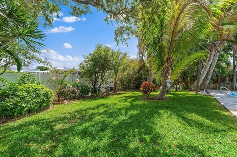106 Chapel Lane Tequesta FL 33469