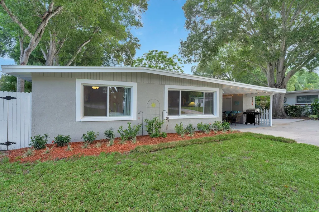 1555 Shirley Place Largo FL 33770