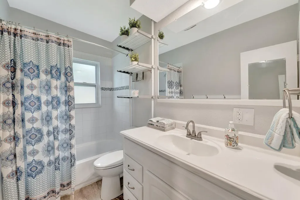1555 Shirley Place Largo FL 33770