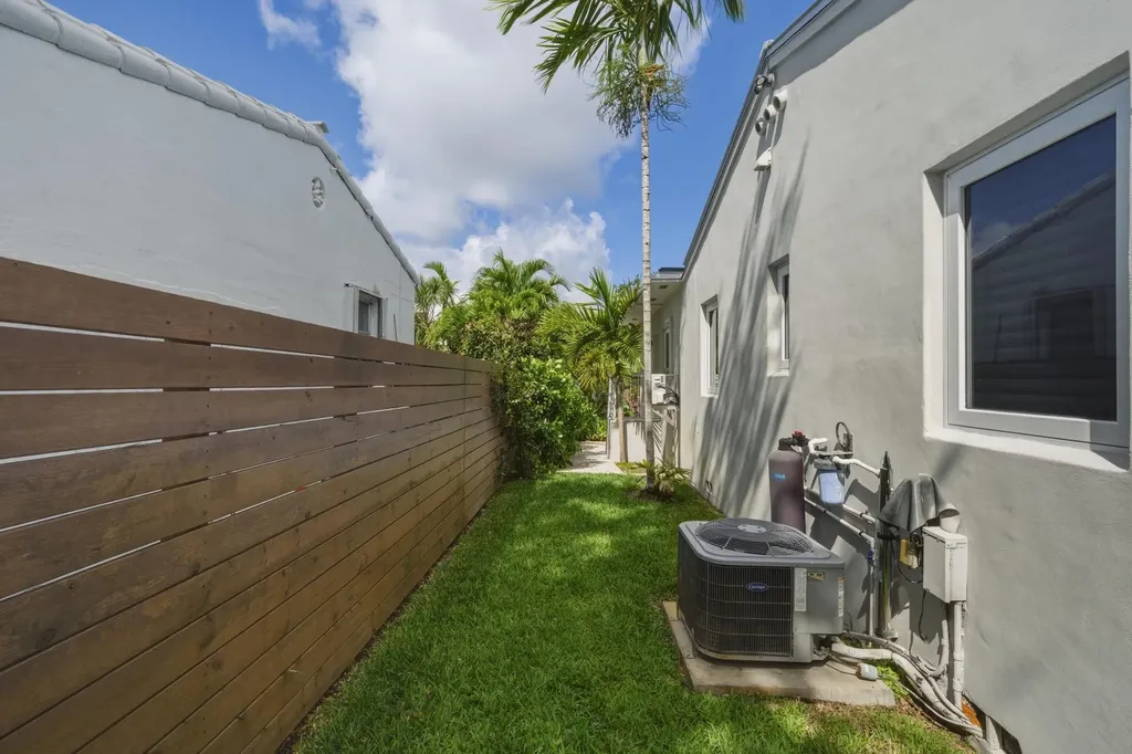 715 N Victoria Park Road Fort Lauderdale FL 33304