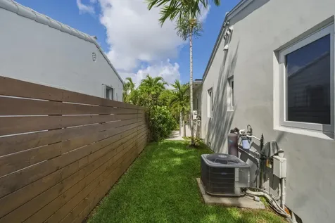715 N Victoria Park Road Fort Lauderdale FL 33304