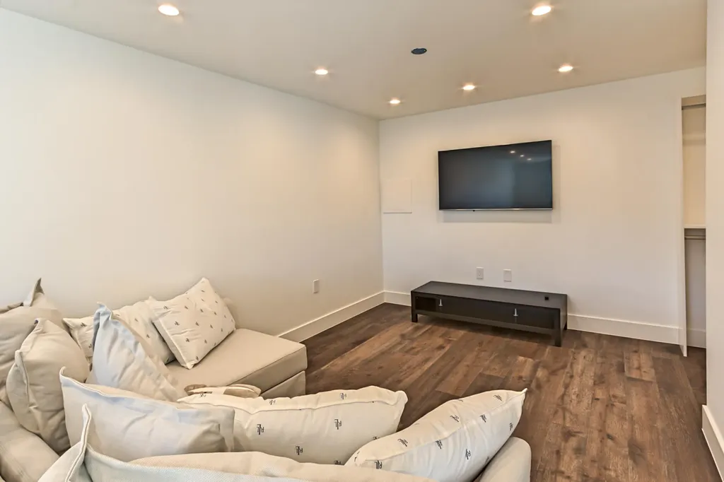1955 NE 4th Street Deerfield Beach FL 33441
