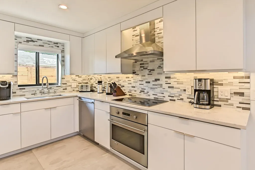1955 NE 4th Street Deerfield Beach FL 33441