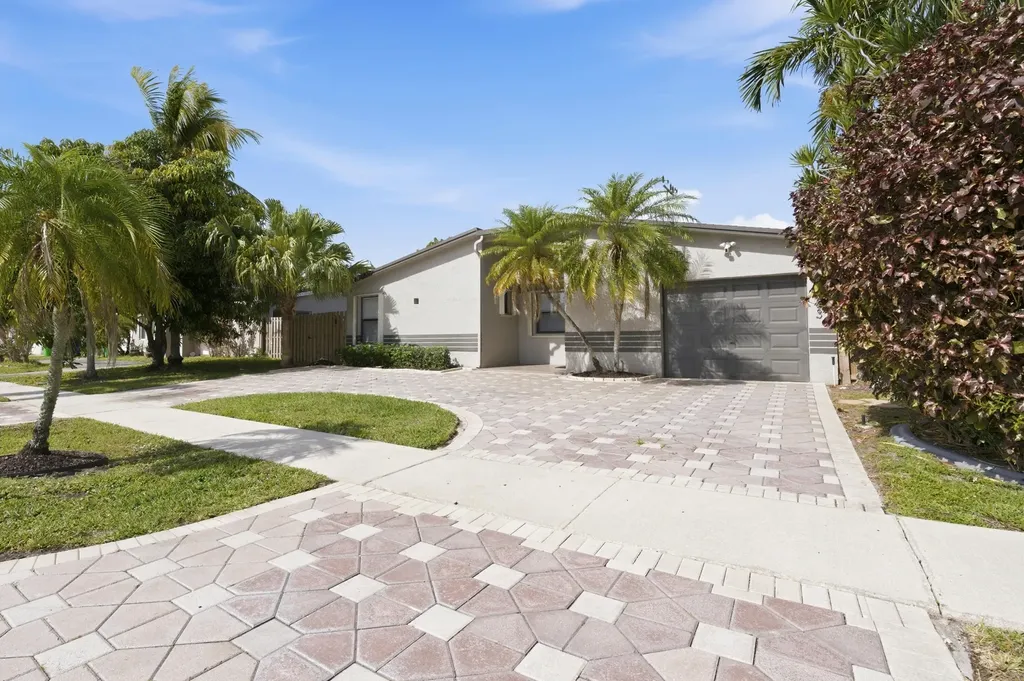 4683 NW 99th Terrace Sunrise FL 33351