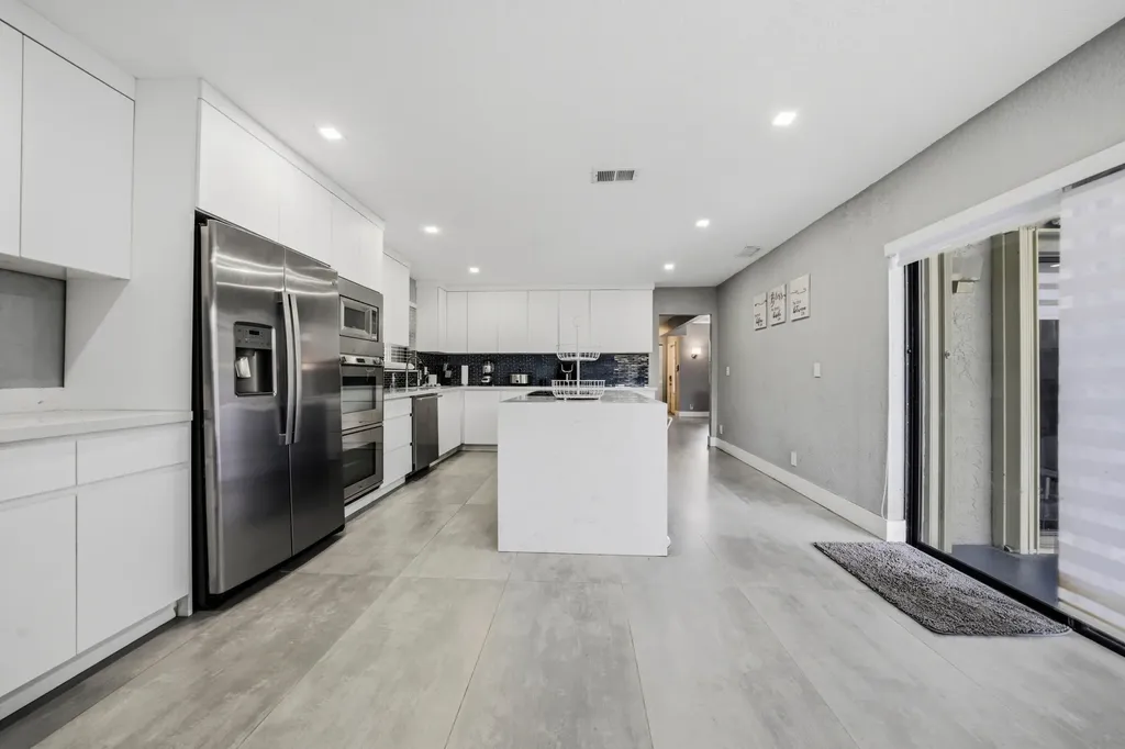 4683 NW 99th Terrace Sunrise FL 33351