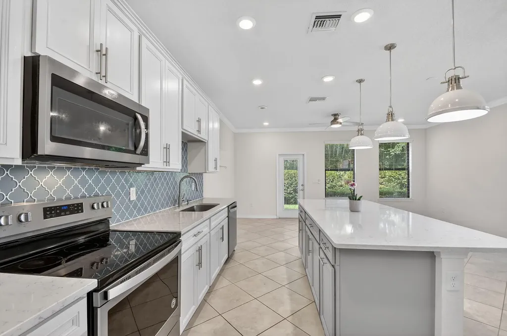 2841 Troubadour Street Palm Springs FL 33406