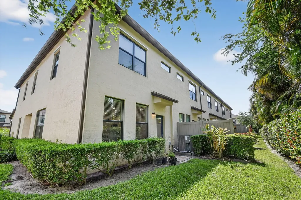 2841 Troubadour Street Palm Springs FL 33406