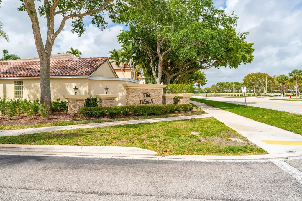 6824 Long Key Street Lake Worth FL 33467