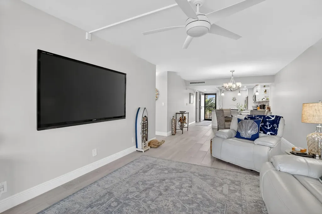 6 Royal Palm Way Boca Raton FL 33432