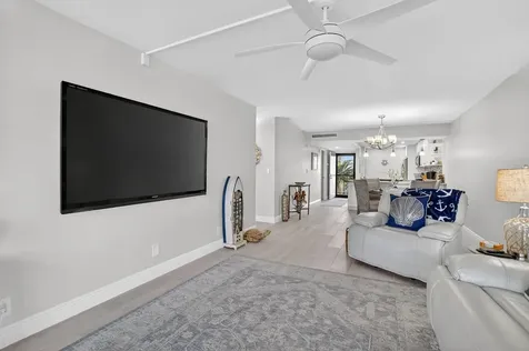 6 Royal Palm Way Boca Raton FL 33432